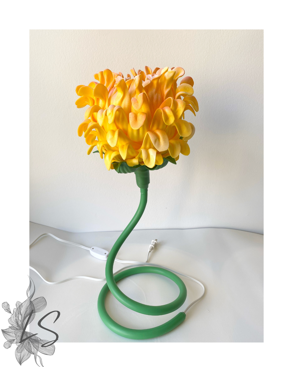 Sunshine yellow twisty stem flower lamp