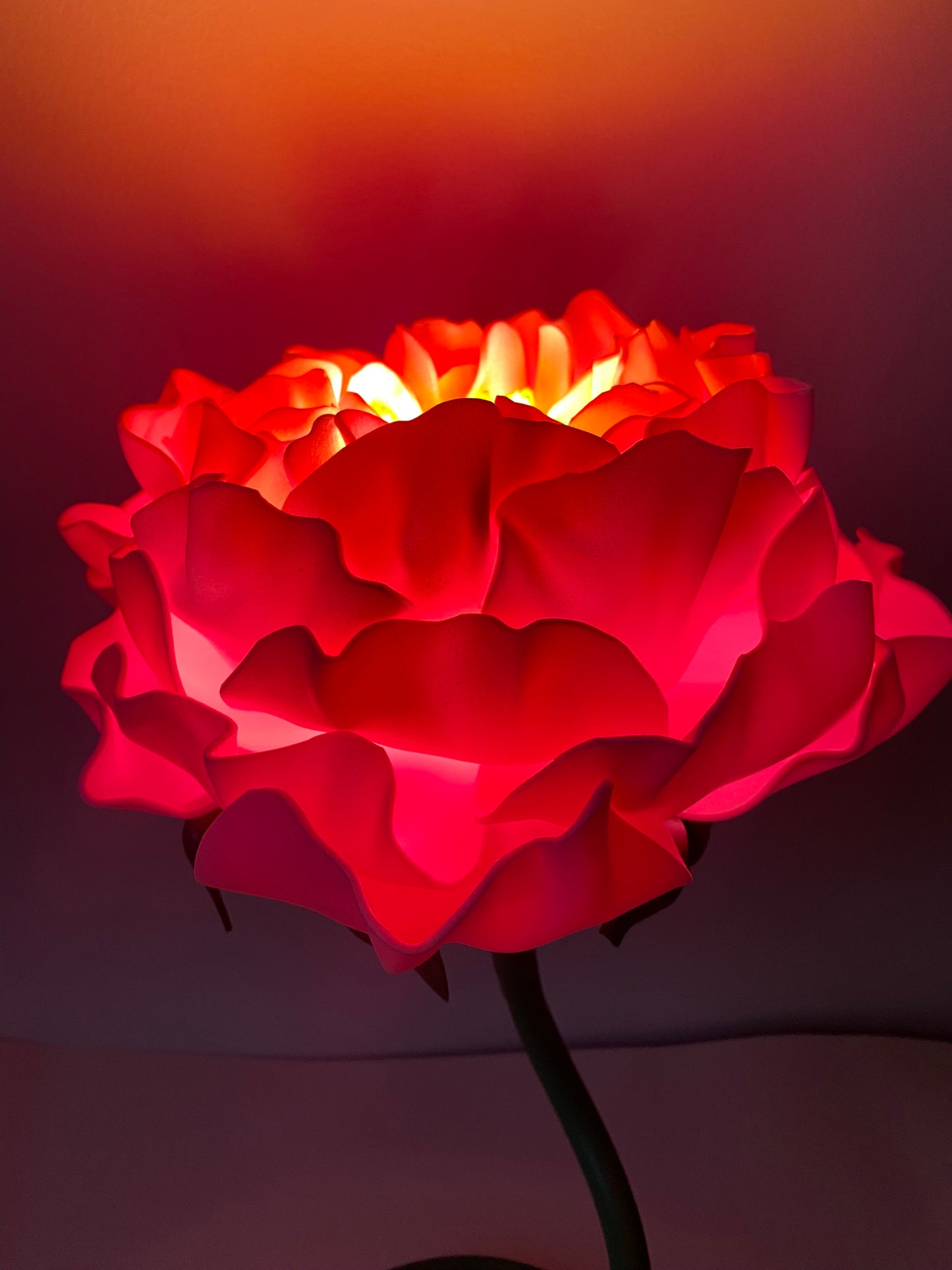 Rose pink twisty stem flower lamp