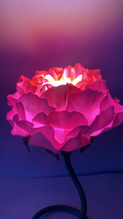 Rose pink twisty stem flower lamp